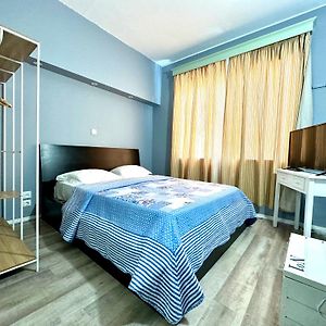Hostel Monaco